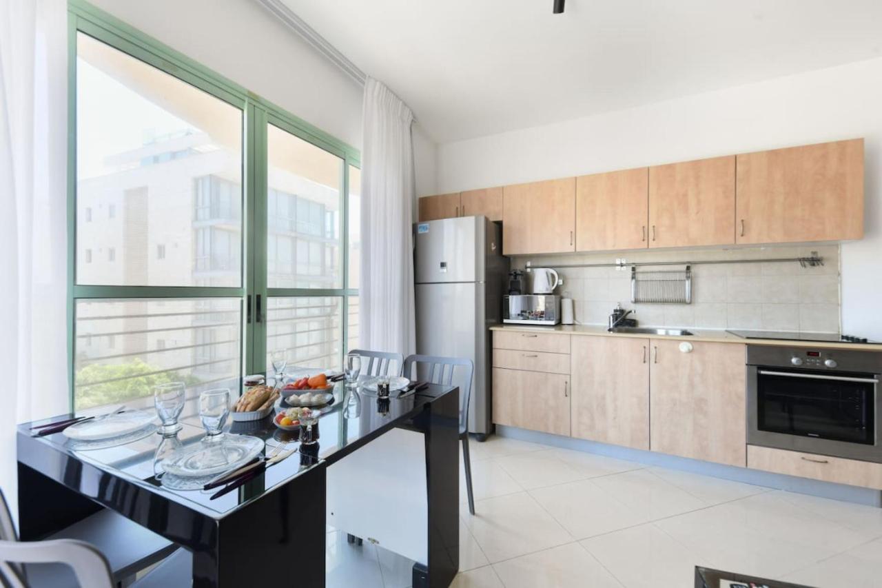 Elegant Sea-view With Mamad In The Heart Of By Sea N' Rent Apartment Tel Aviv